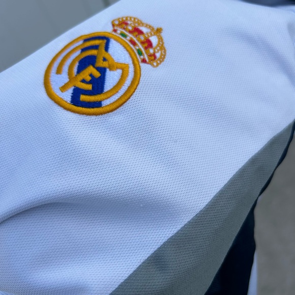 2000-01 Real Madrid Kit - Picture 6 of 8